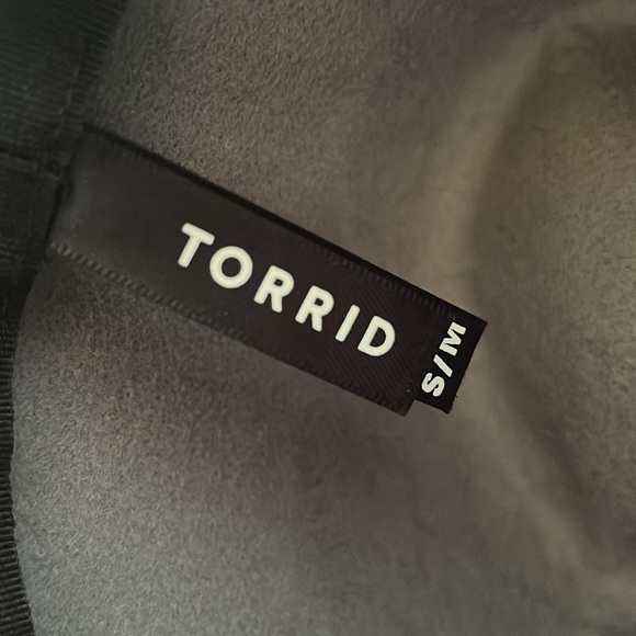 Torrid Gray Felt Fedora Wide Brim Hat w/sliver ribbon bow main image 9